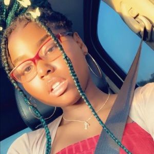 Meet your Posher, Tania